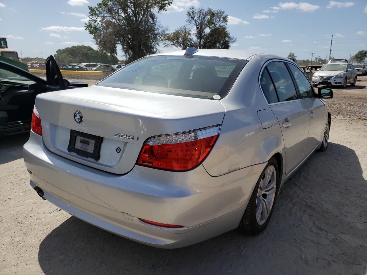 Photo 4 from auction – 2010 BMW 528 I with VIN WBANU5C52AC127652
