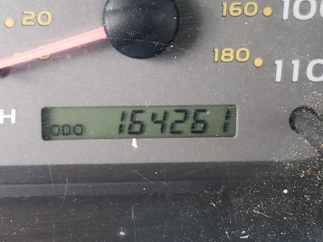 Photo 8 from auction – 2002 TOYOTA SEQUOIA with VIN 5TDZT34AX2S081561