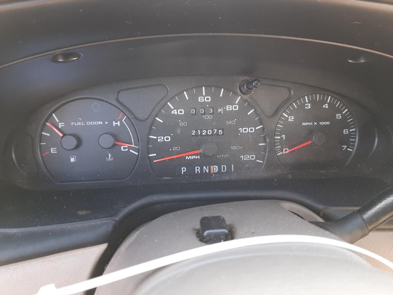 Photo 8 from auction – 2002 FORD TAURUS SE with VIN 1FAFP58S72A105646