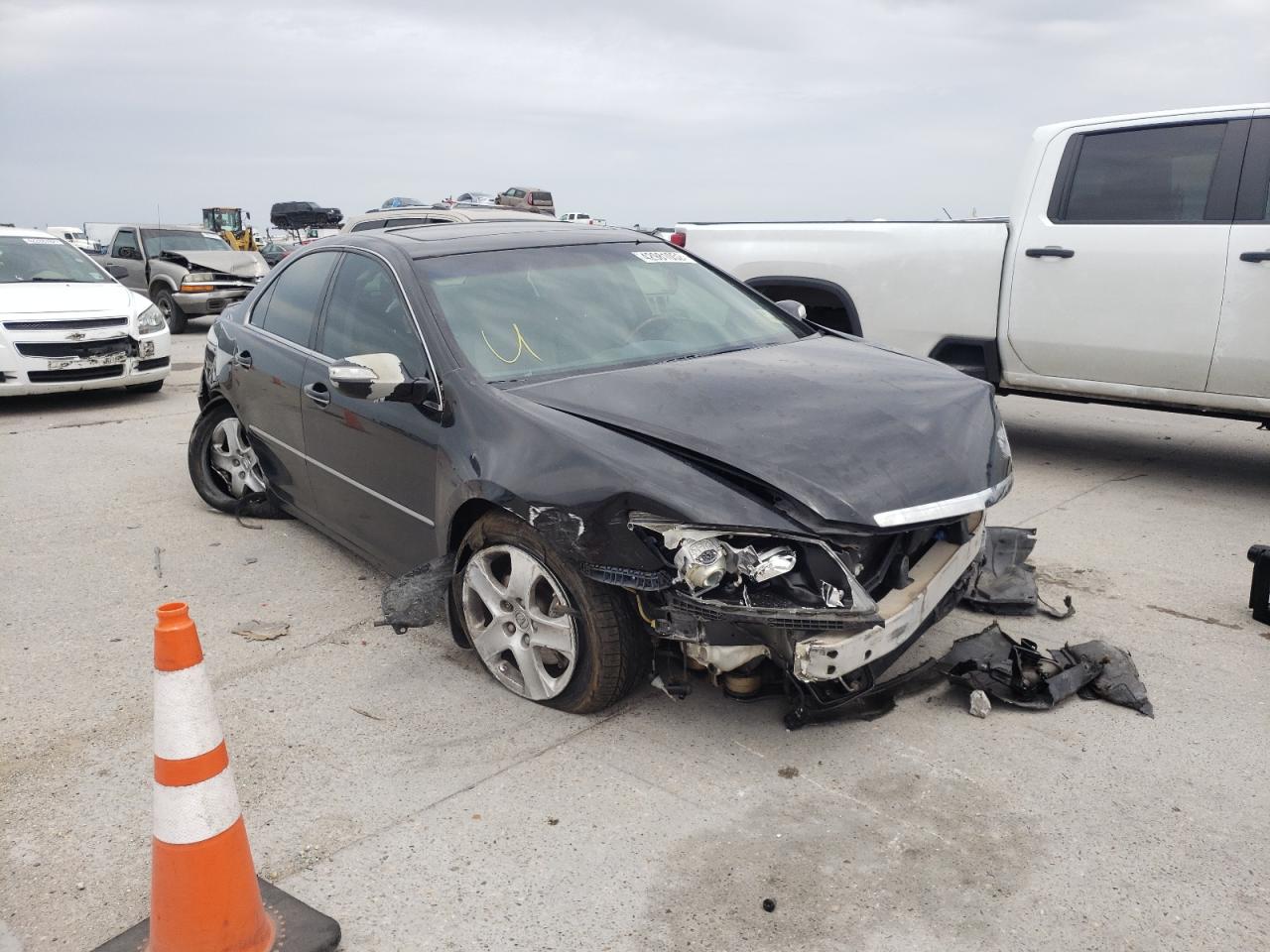 ACURA RL 2007 with VIN JH4KB16677C003683 - Photo from auction