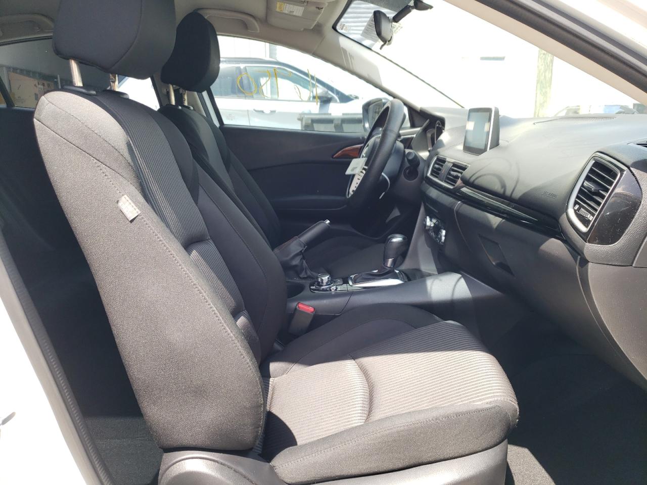 Photo 5 from auction – 2014 MAZDA 3 TOURING with VIN JM1BM1V77E1135146