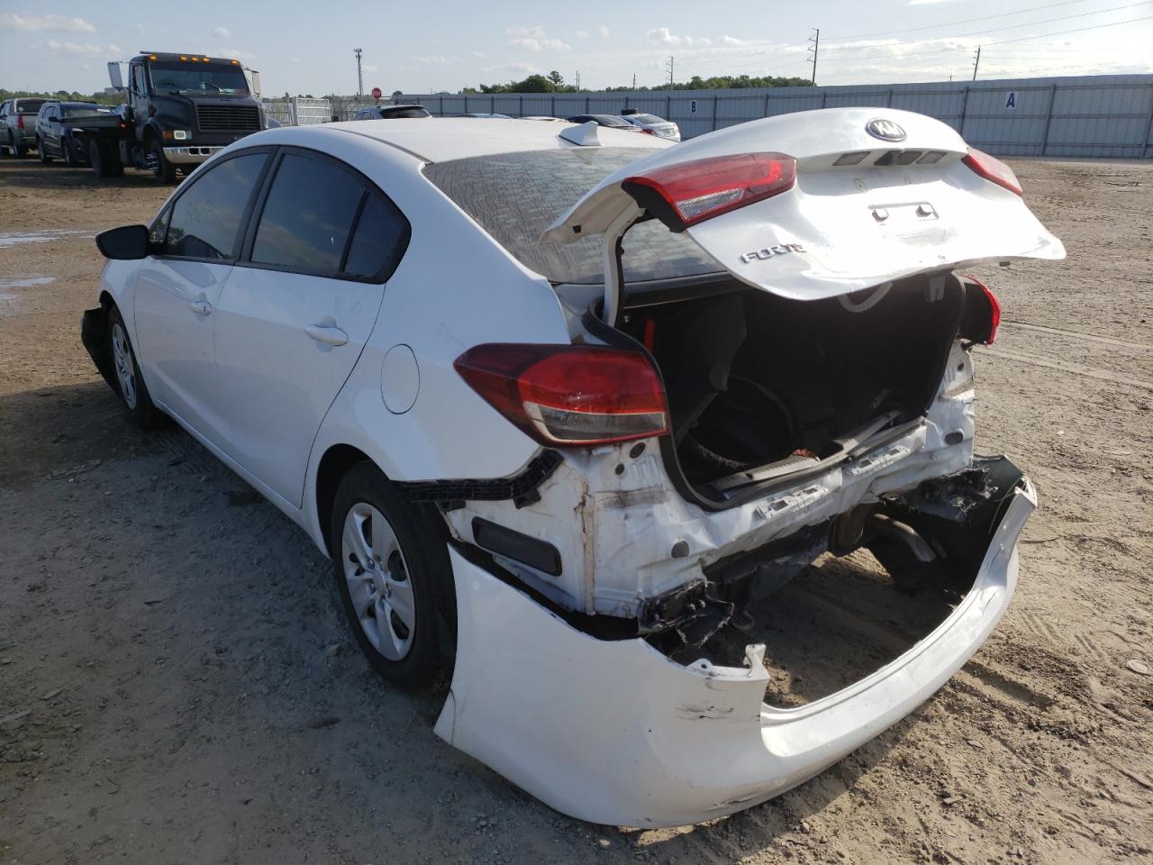 Photo 3 from auction – 2018 KIA FORTE LX with VIN 3KPFL4A71JE202777