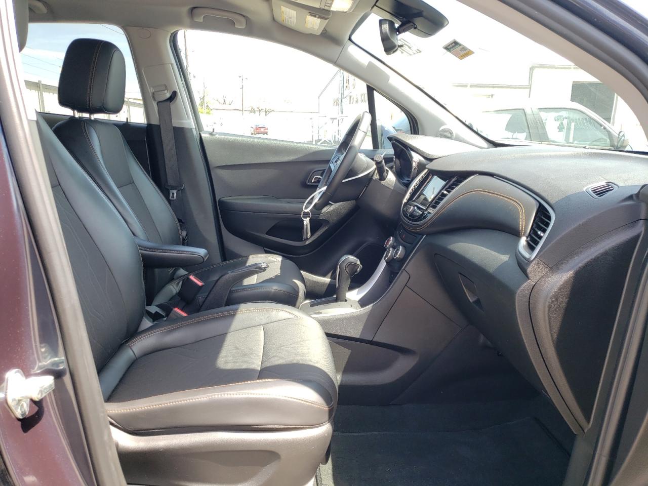 Photo 5 from auction – 2019 CHEVROLET TRAX 1LT with VIN 3GNCJLSBXKL121187