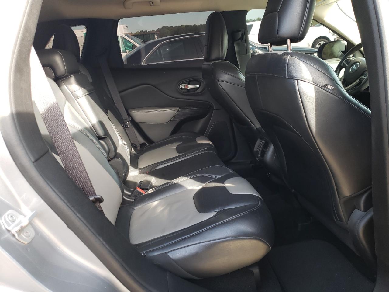 Photo 6 from auction – 2014 JEEP CHEROKEE L with VIN 1C4PJLDS3EW103877