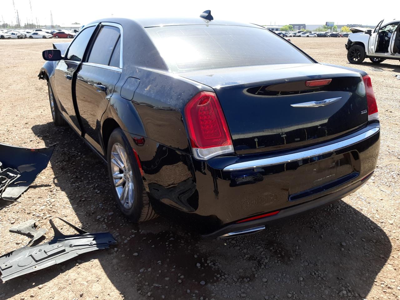 Photo 3 from auction – 2017 CHRYSLER 300 LIMITE with VIN 2C3CCAAGXHH521759