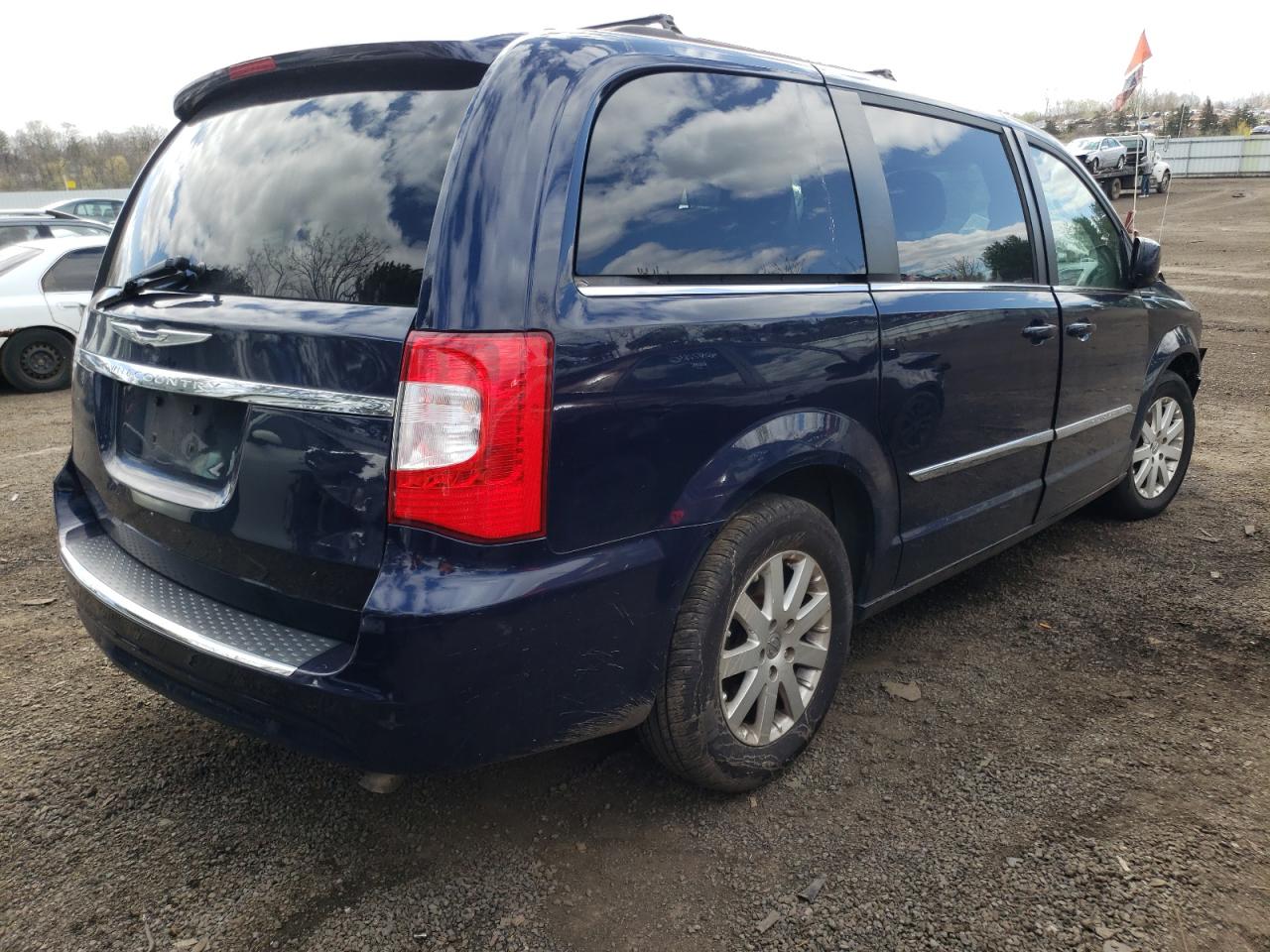 Photo 4 from auction – 2014 CHRYSLER TOWN & COU with VIN 2C4RC1BG1ER455256
