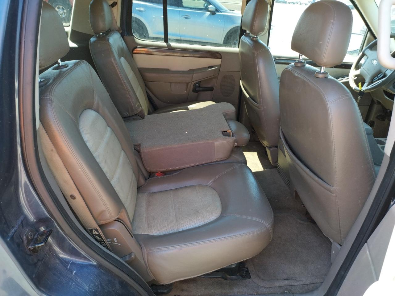 Photo 6 from auction – 2003 FORD EXPLORER E with VIN 1FMDU74W73UB15250