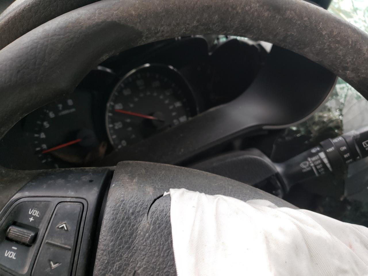 Photo 8 from auction – 2015 KIA SORENTO LX with VIN 5XYKT3A67FG631397