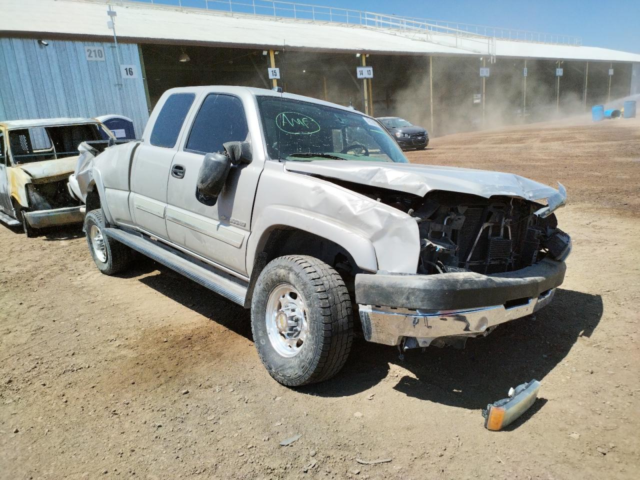 CHEVROLET SILVERADO 2004 with VIN 1GCHK29UX4E271106 - Photo from auction