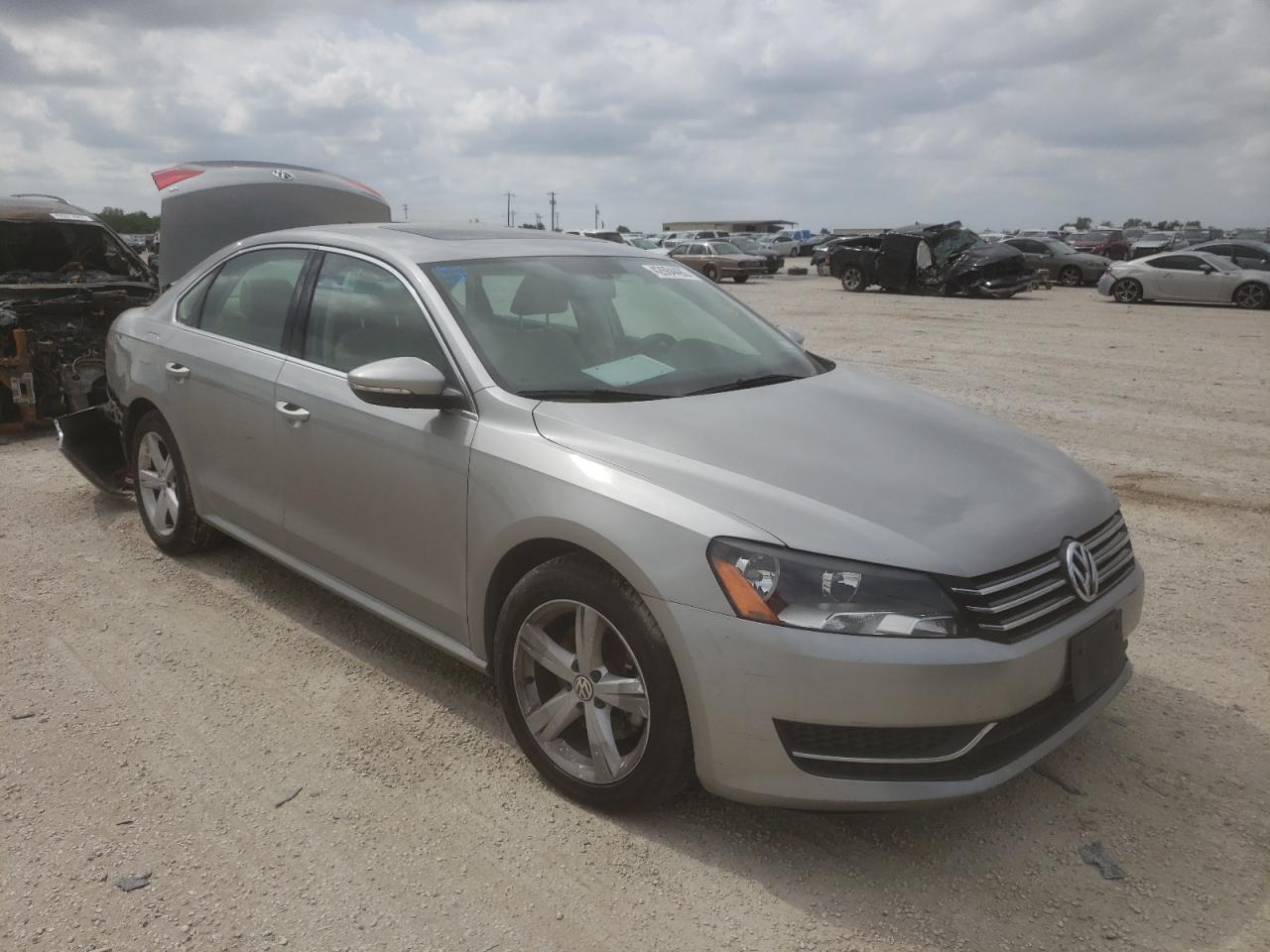 VOLKSWAGEN PASSAT SE 2012 with VIN 1VWBP7A38CC092464 - Photo from auction