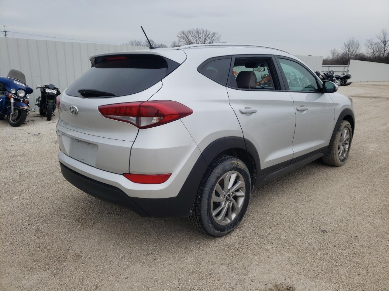 Photo 4 from auction – 2016 HYUNDAI TUCSON LIM with VIN KM8J33A40GU098220
