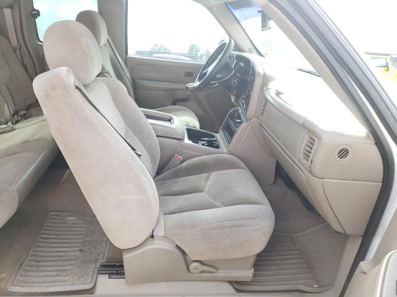 Photo 5 from auction – 2003 CHEVROLET SILVERADO with VIN 2GCEK19T331154357