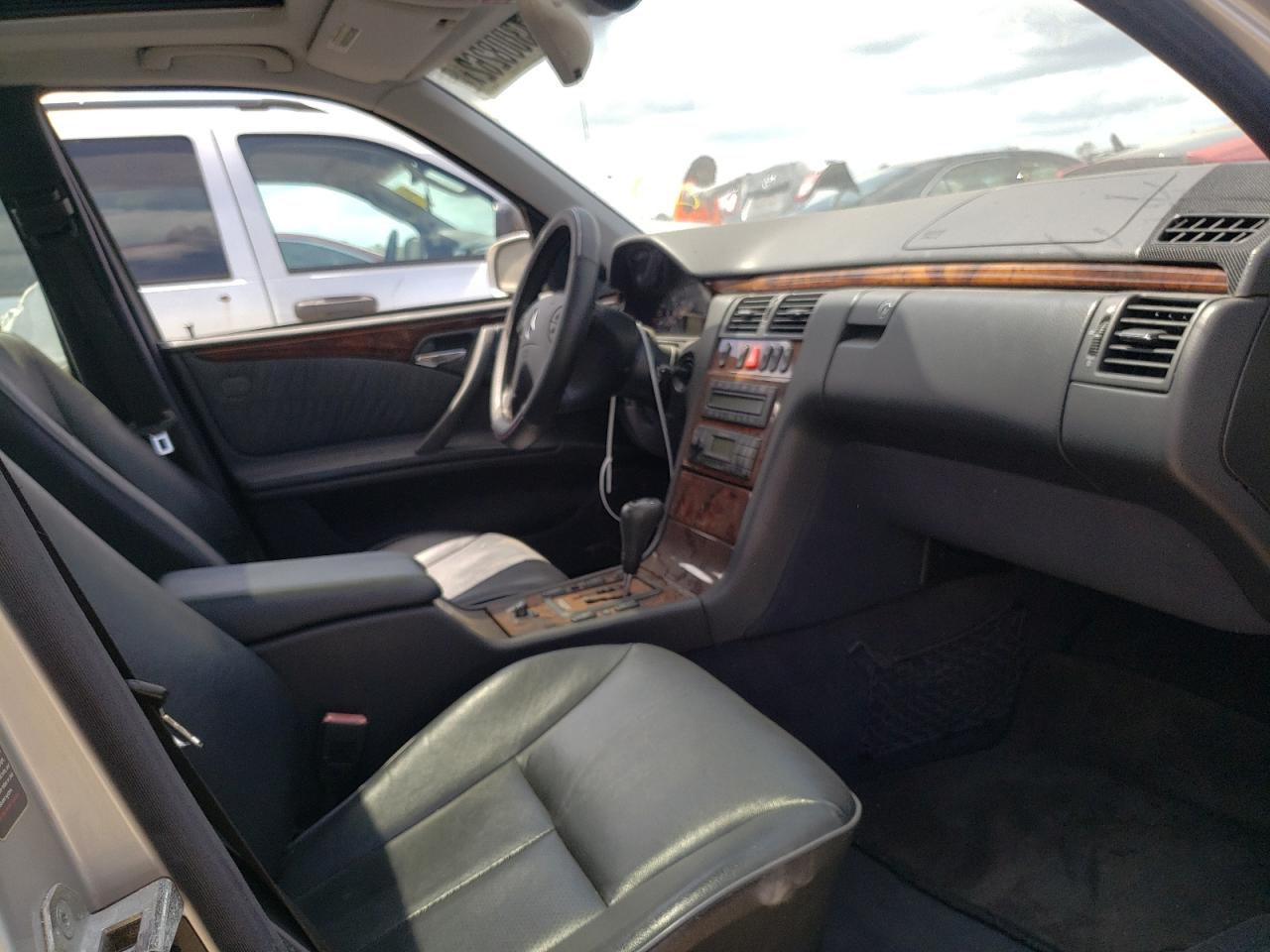 Photo 5 from auction – 2000 MERCEDES-BENZ E 320 with VIN WDBJF65J5YB053573