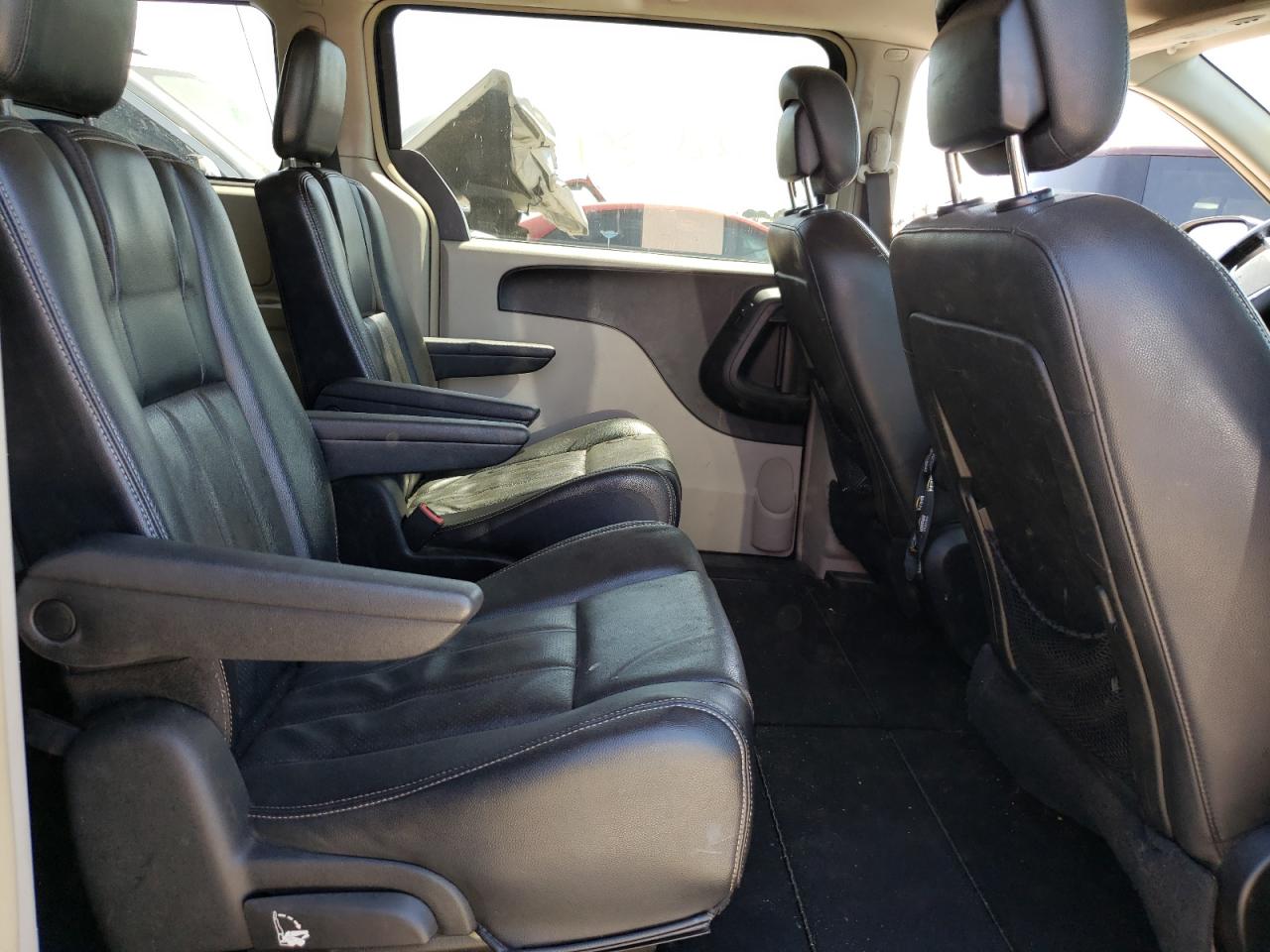 Photo 6 from auction – 2012 CHRYSLER TOWN & COU with VIN 2C4RC1BG7CR305696