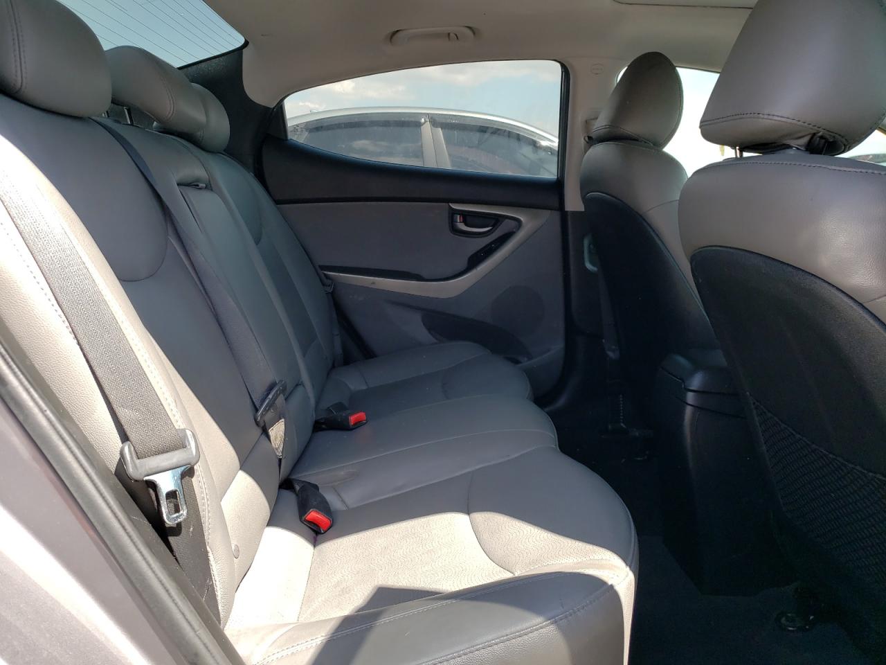 Photo 6 from auction – 2012 HYUNDAI ELANTRA GL with VIN 5NPDH4AE9CH085522