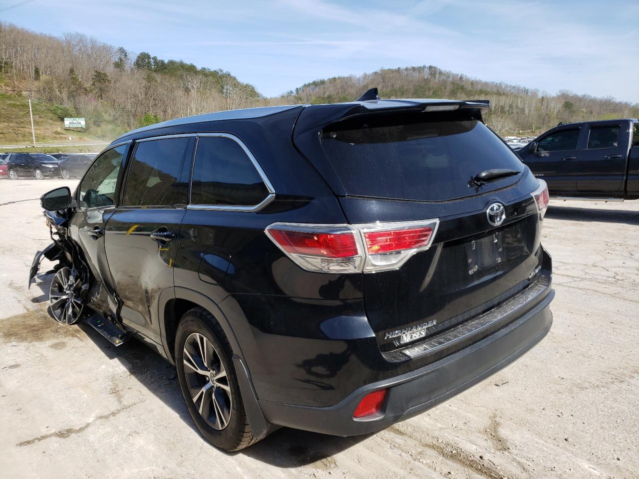 Photo 3 from auction – 2016 TOYOTA HIGHLANDER with VIN 5TDJKRFH0GS284141