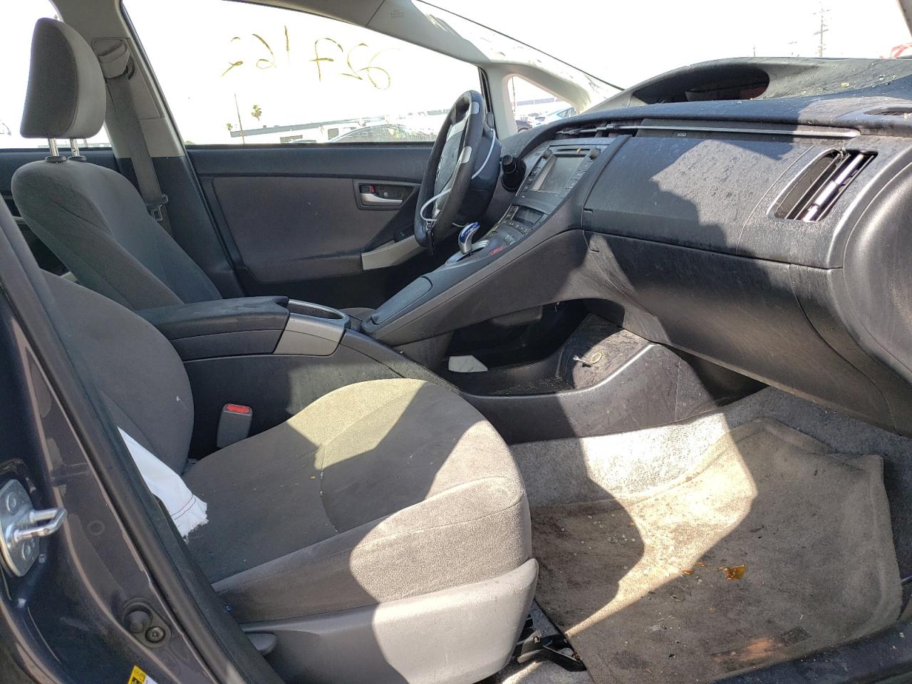 Photo 5 from auction – 2014 TOYOTA PRIUS with VIN JTDKN3DU7E0362536