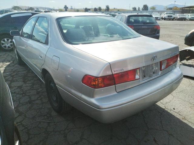 Photo 3 from auction – 2001 TOYOTA CAMRY with VIN 4T1BG22K01U799072