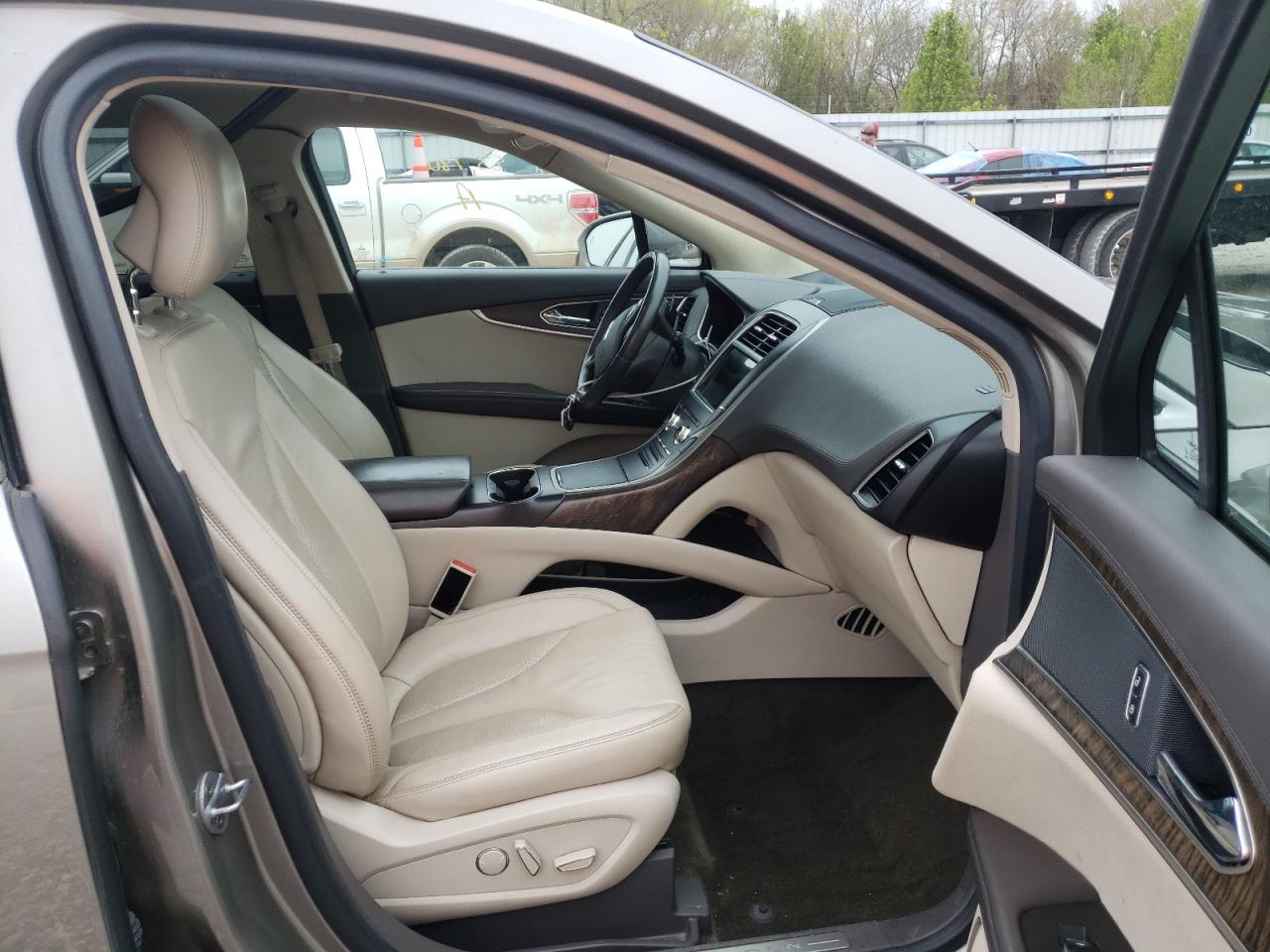 Photo 5 from auction – 2016 LINCOLN MKX SELECT with VIN 2LMTJ6KR3GBL61756
