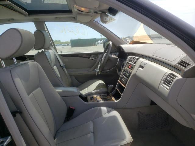 Photo 5 from auction – 2002 MERCEDES-BENZ E 320 with VIN WDBJF65J82B477580