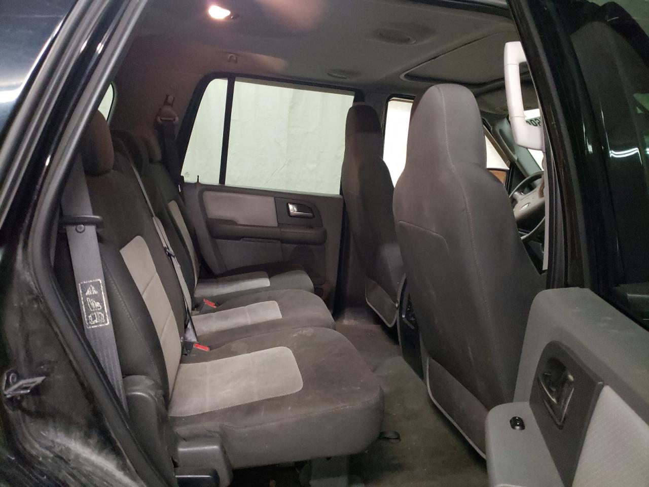 Photo 6 from auction – 2004 FORD EXPEDITION with VIN 1FMFU16L34LA82442