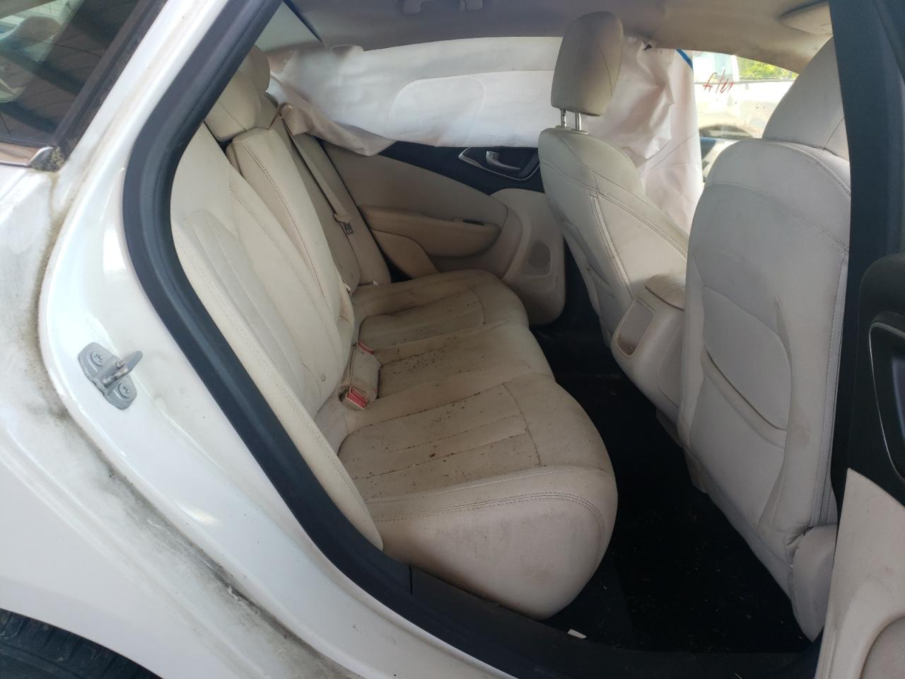 Photo 6 from auction – 2015 CHRYSLER 200 LIMITE with VIN 1C3CCCAB2FN761084