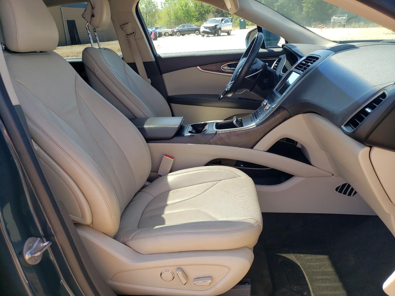 صورة رقم 5 من المزاد - 2016 LINCOLN MKX RESERV مع VIN 2LMTJ8LR3GBL80768