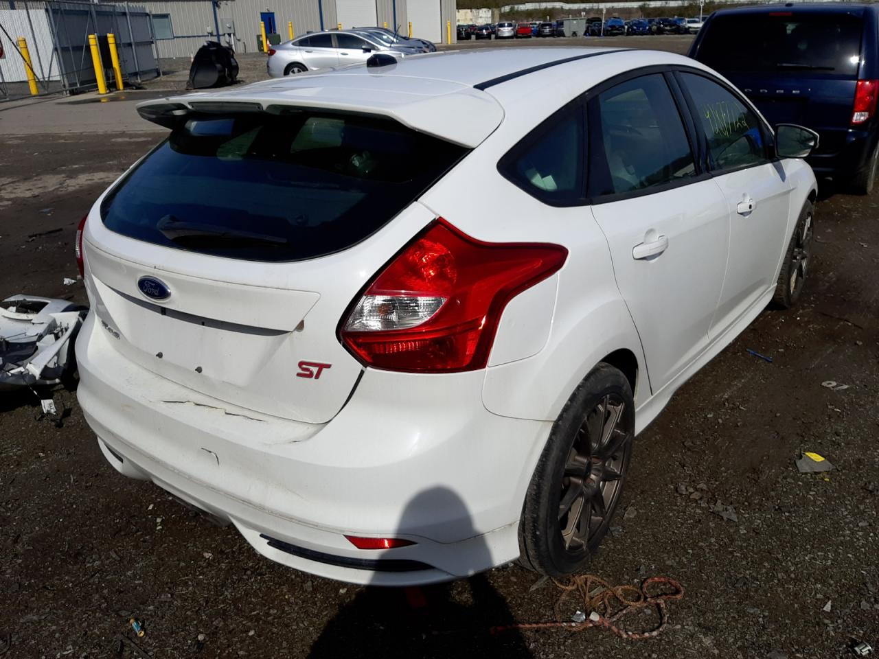 Photo 4 from auction – 2013 FORD FOCUS ST with VIN 1FADP3L90DL364325