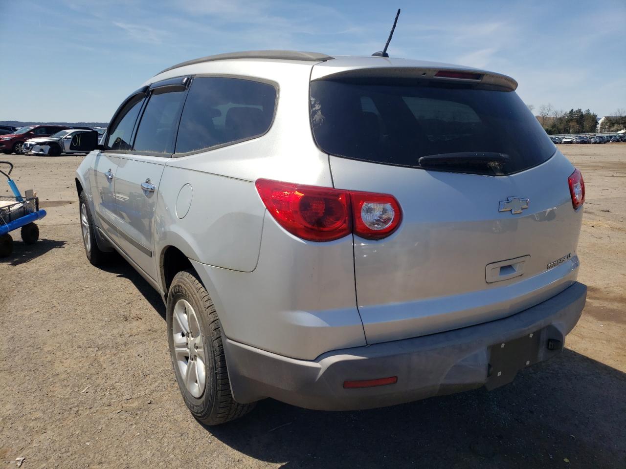 Photo 3 from auction – 2011 CHEVROLET TRAVERSE L with VIN 1GNKREED5BJ150343