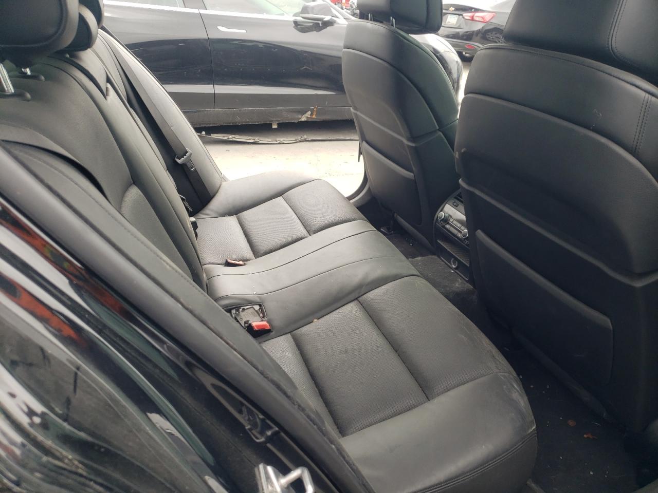 Photo 6 from auction – 2012 BMW 550 XI with VIN WBAFU9C58CC786883