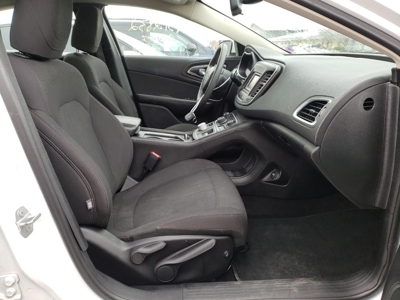 Photo 5 from auction – 2015 CHRYSLER 200 LIMITE with VIN 1C3CCCAB0FN693660