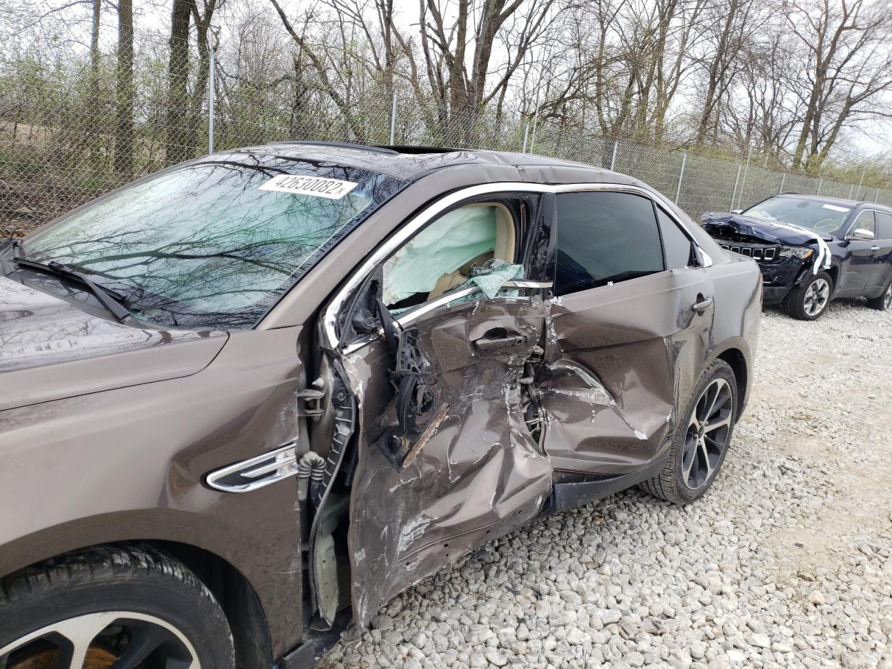 Photo 9 from auction – 2015 FORD TAURUS LIM with VIN 1FAHP2F82FG177596