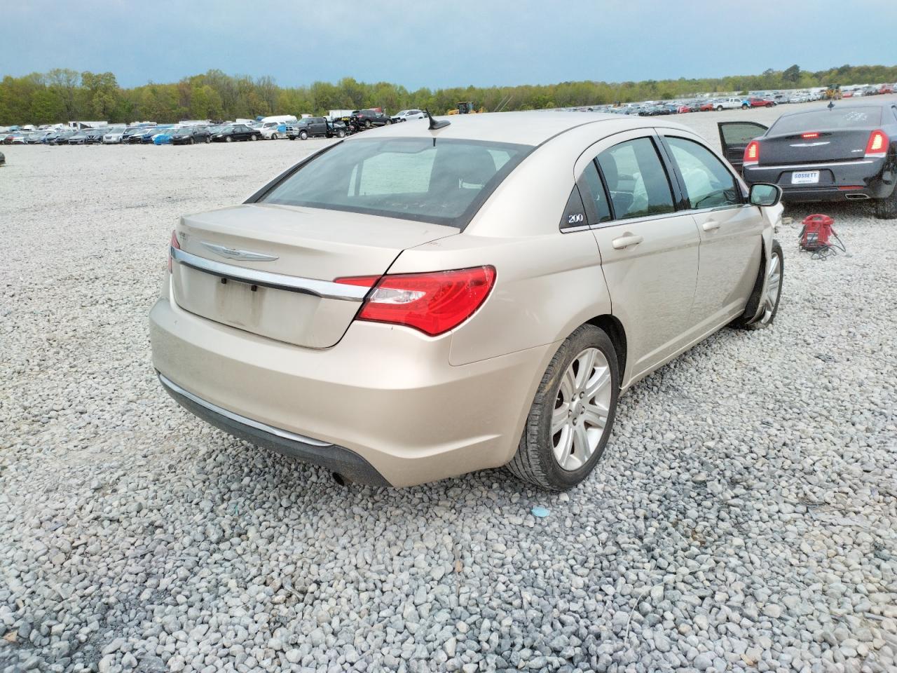 Photo 4 from auction – 2013 CHRYSLER 200 LX with VIN 1C3CCBAB2DN669786