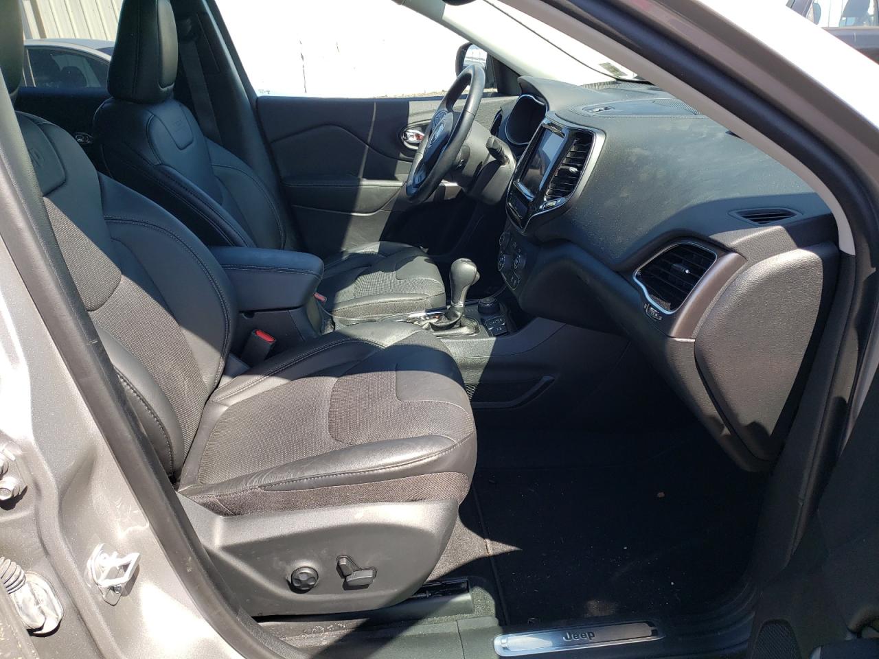 Photo 5 from auction – 2020 JEEP CHEROKEE L with VIN 1C4PJMDX6LD548270