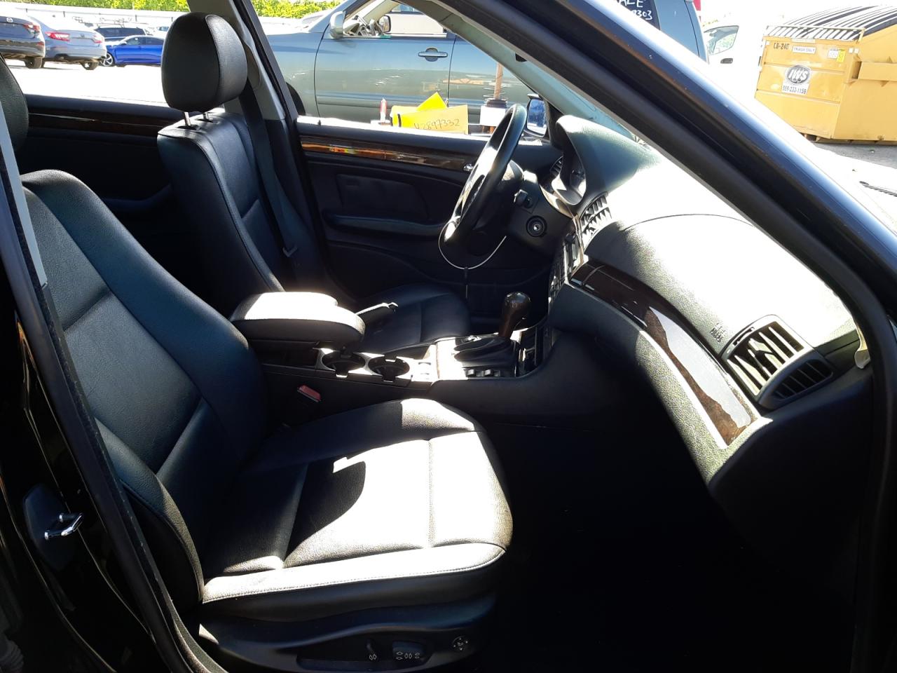 Photo 5 from auction – 2005 BMW 325 XI with VIN WBAEU33435PR17004