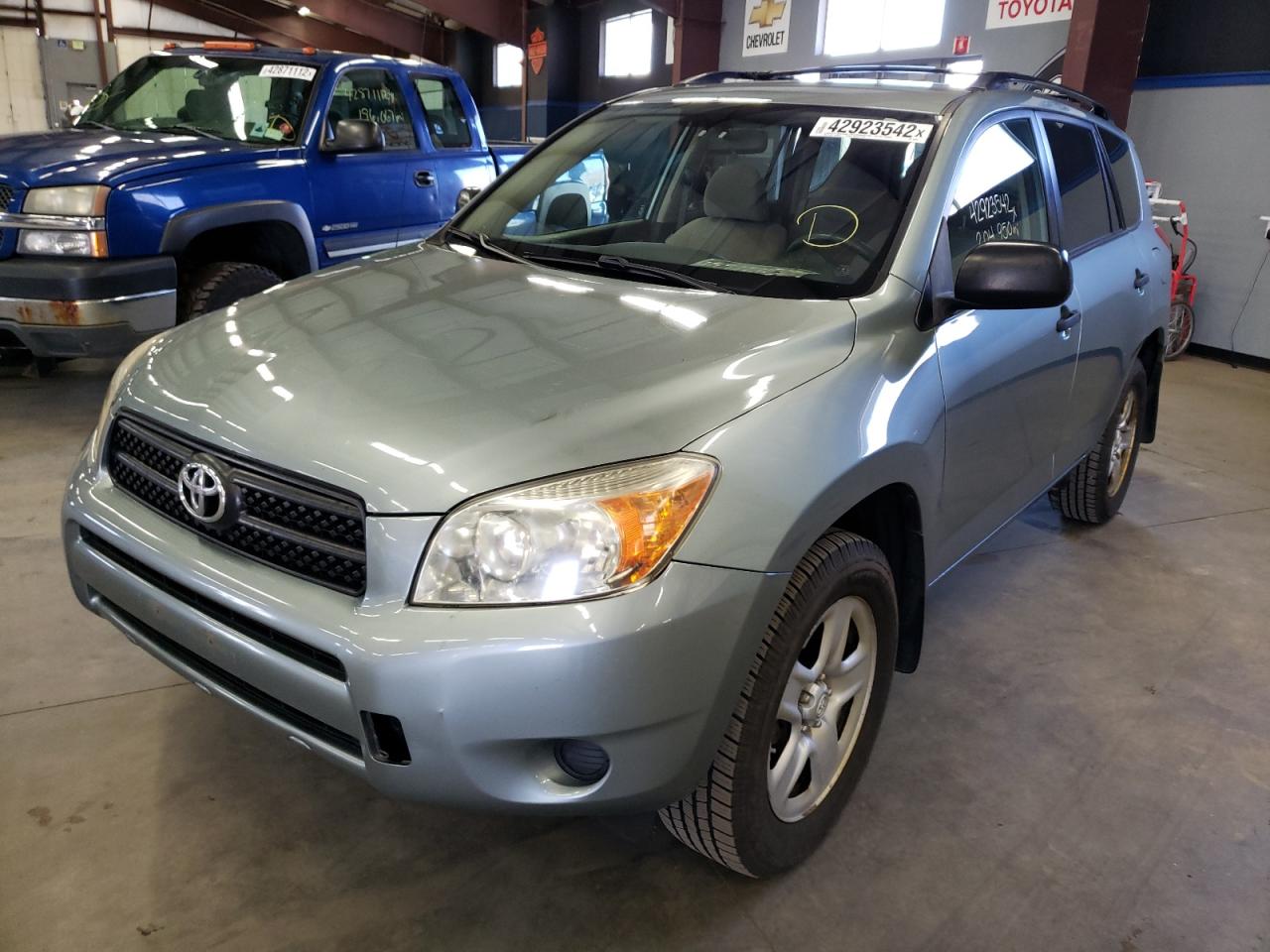Photo 2 from auction – 2006 TOYOTA RAV4 with VIN JTMBD33V865025052