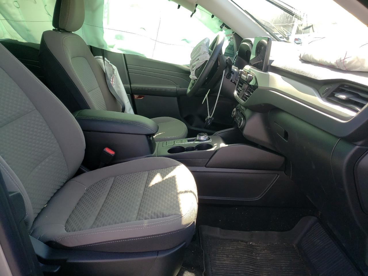 Photo 5 from auction – 2021 FORD ESCAPE SE with VIN 1FMCU9G65MUB20743