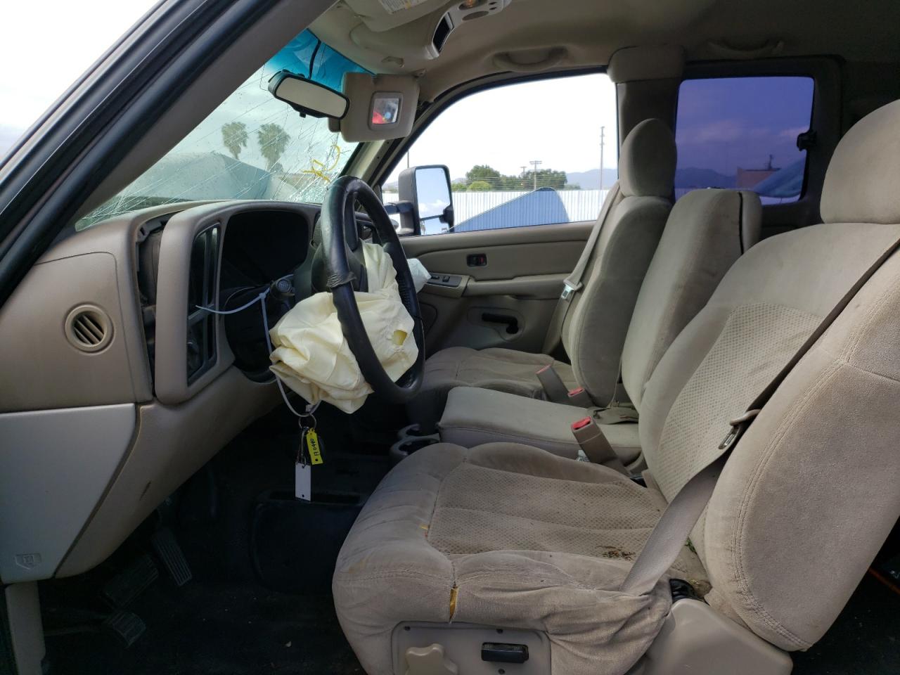 Photo 5 from auction – 2003 CHEVROLET SILVERADO with VIN 1GCHK29U13E170440
