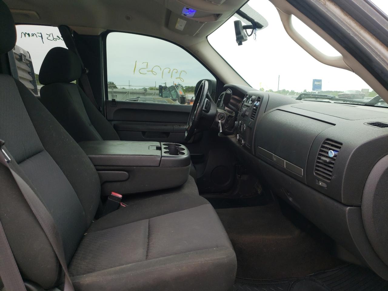 Photo 5 from auction – 2011 CHEVROLET SILVERADO with VIN 1GCRKSE34BZ148392