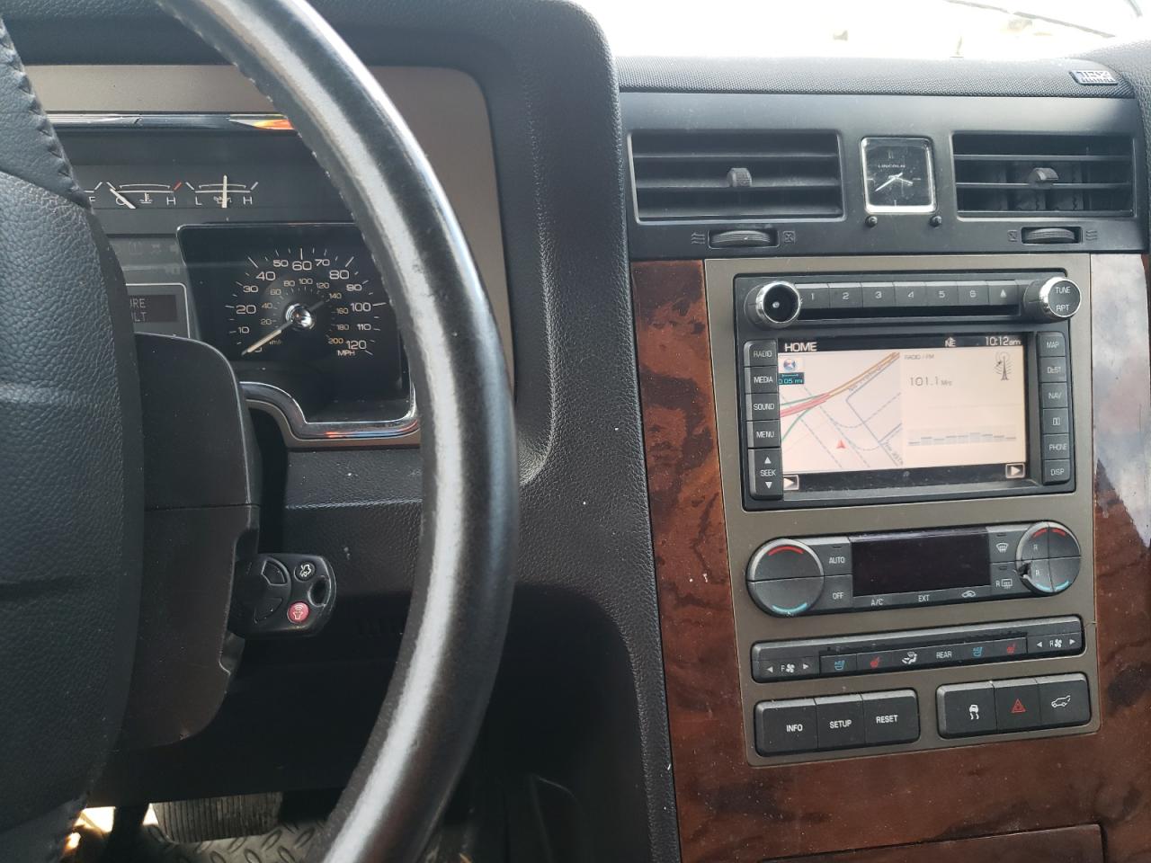 Photo 9 from auction – 2011 LINCOLN NAVIGATOR with VIN 5LMJJ3H58BEJ03474
