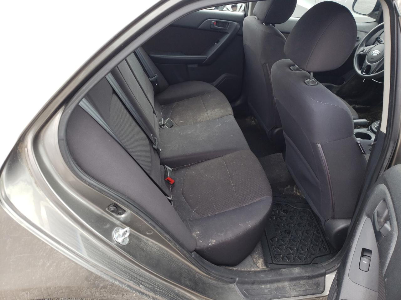 Photo 6 from auction – 2010 KIA FORTE EX with VIN KNAFU4A26A5277663