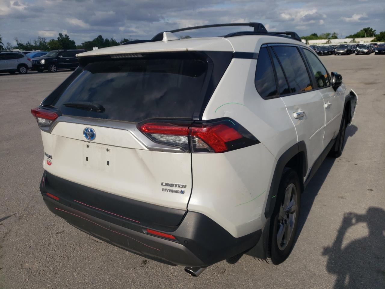 Photo 4 from auction – 2019 TOYOTA RAV4 LIMIT with VIN JTMDWRFV7KD029627