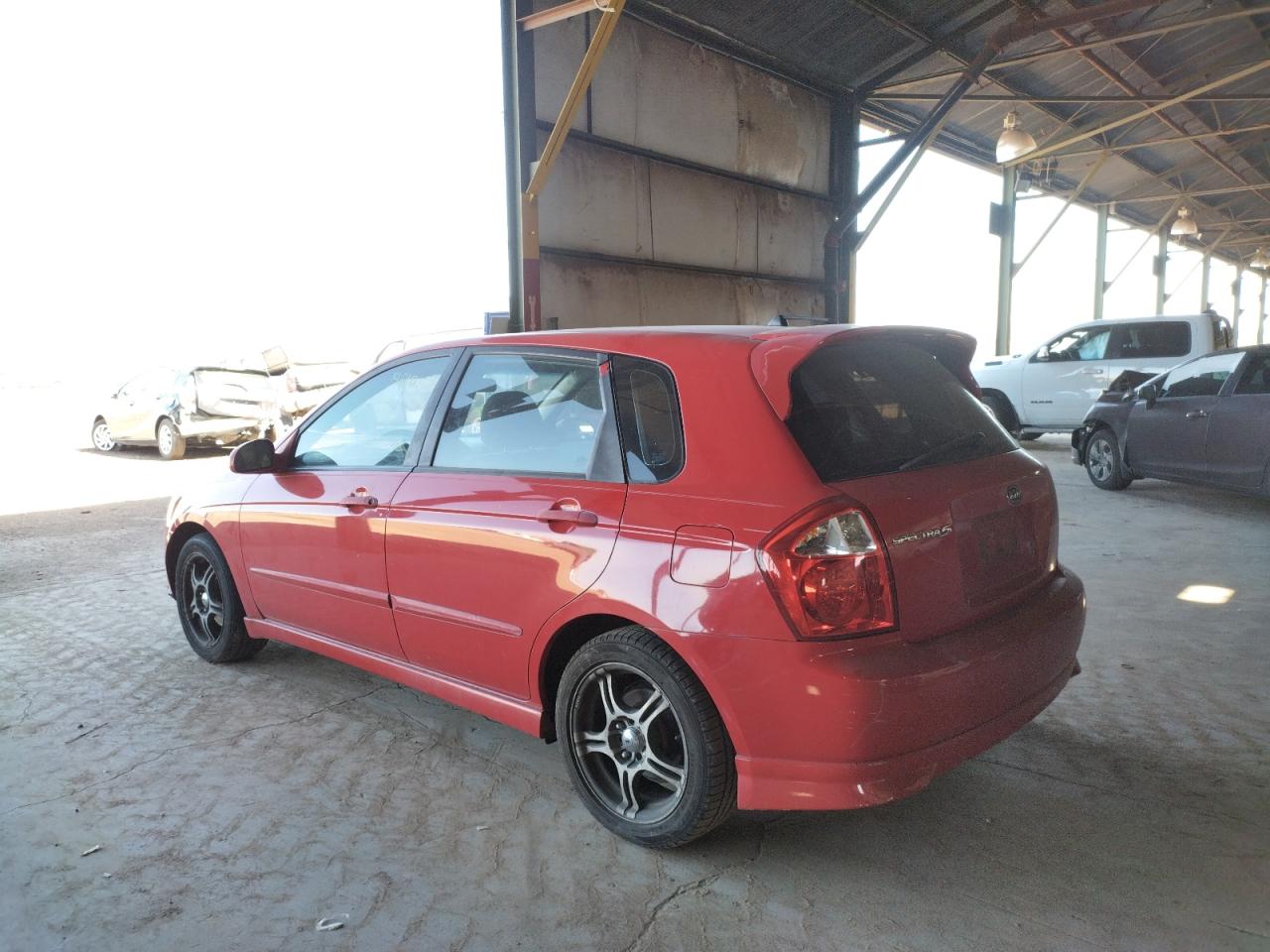 Photo 3 from auction – 2006 KIA SPECTRA5 with VIN KNAFE162265319712