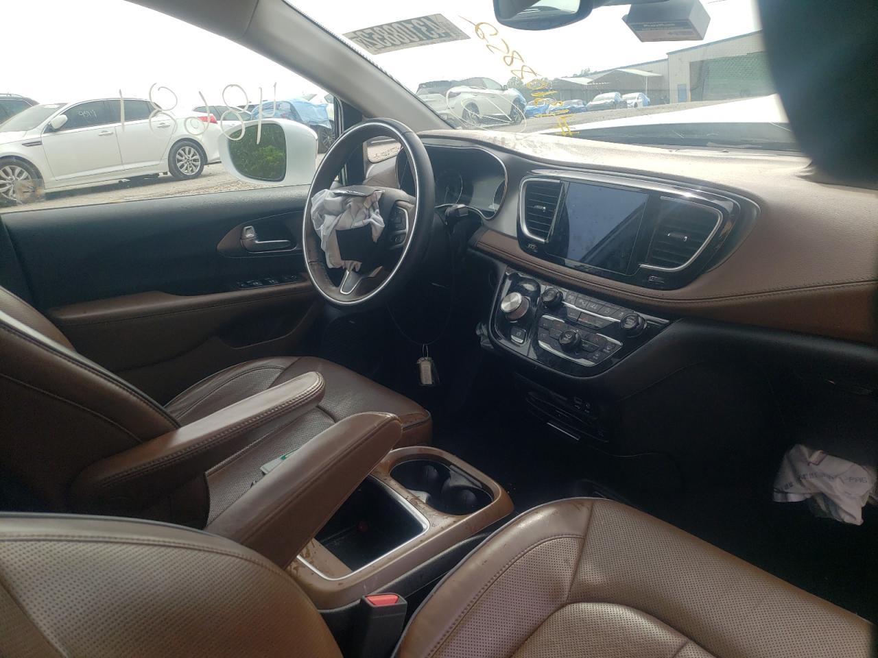 Photo 9 from auction – 2018 CHRYSLER PACIFICA L with VIN 2C4RC1GG2JR212493