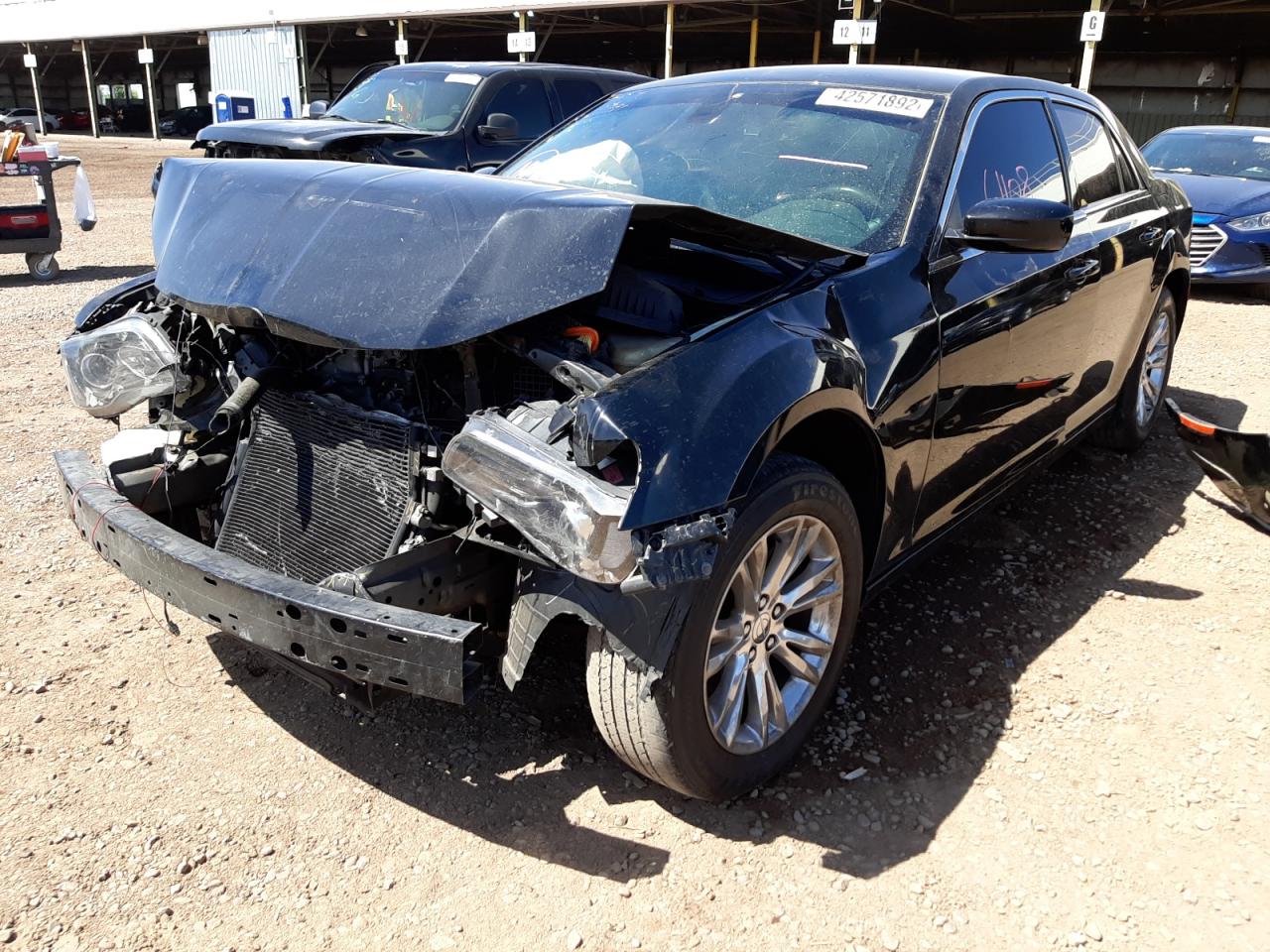 Photo 2 from auction – 2017 CHRYSLER 300 LIMITE with VIN 2C3CCAAGXHH521759
