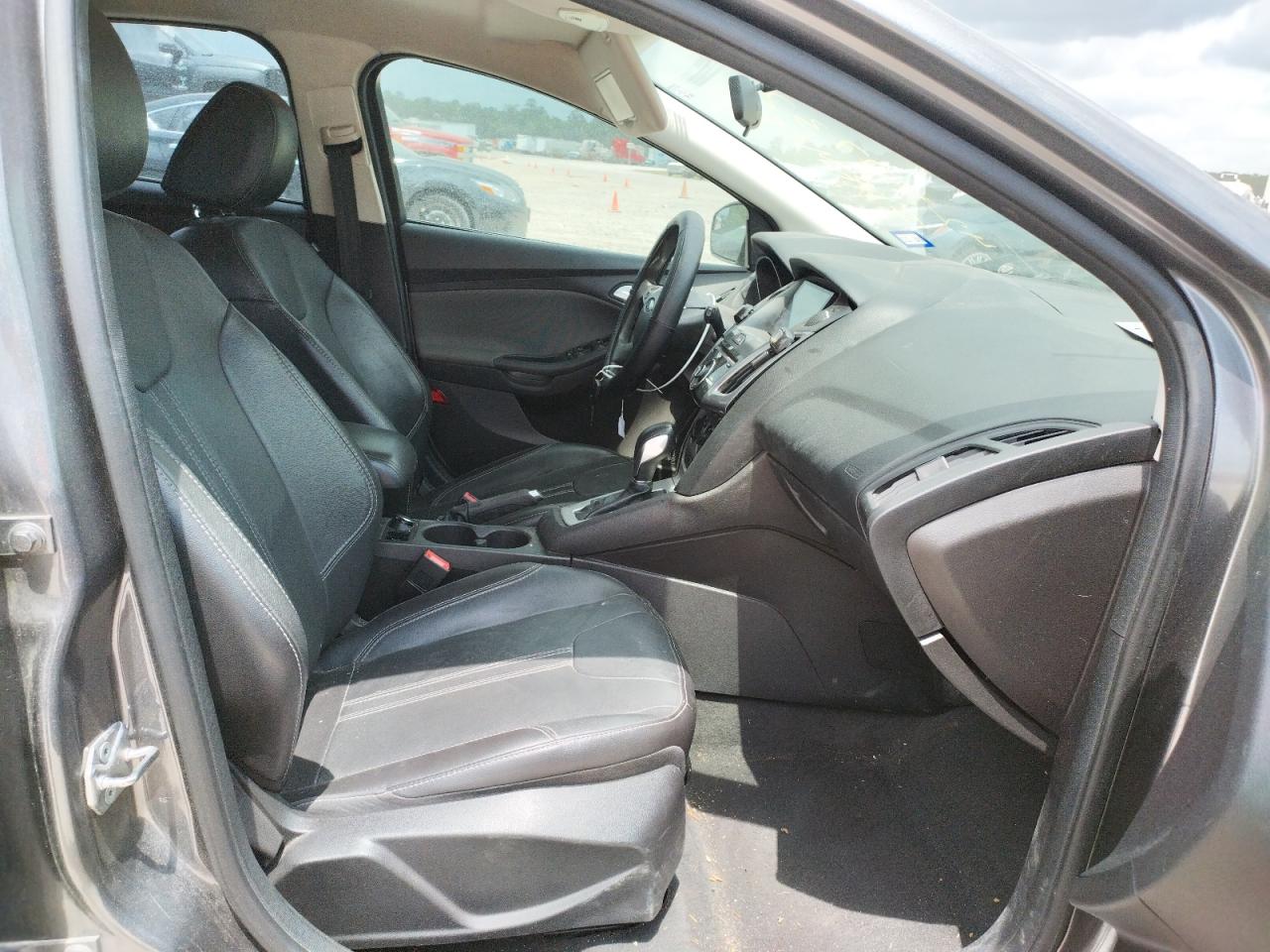 Photo 5 from auction – 2014 FORD FOCUS SE with VIN 1FADP3K22EL293554