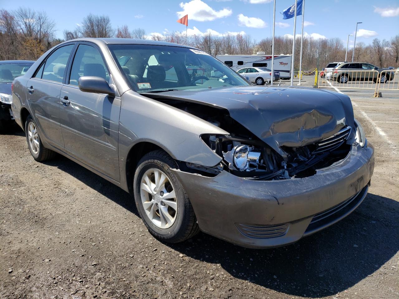 Photo 1 from auction – 2005 TOYOTA CAMRY LE with VIN 4T1BF32K45U590447