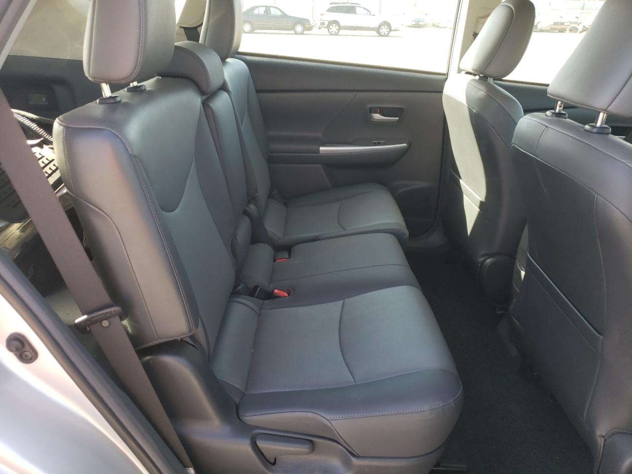 Photo 6 from auction – 2012 TOYOTA PRIUS V with VIN JTDZN3EU5C3160030