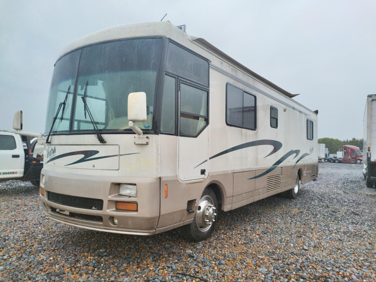 Photo 2 from auction – 1996 FREIGHTLINER CHASSIS X with VIN 4UZR6BR17T2307957