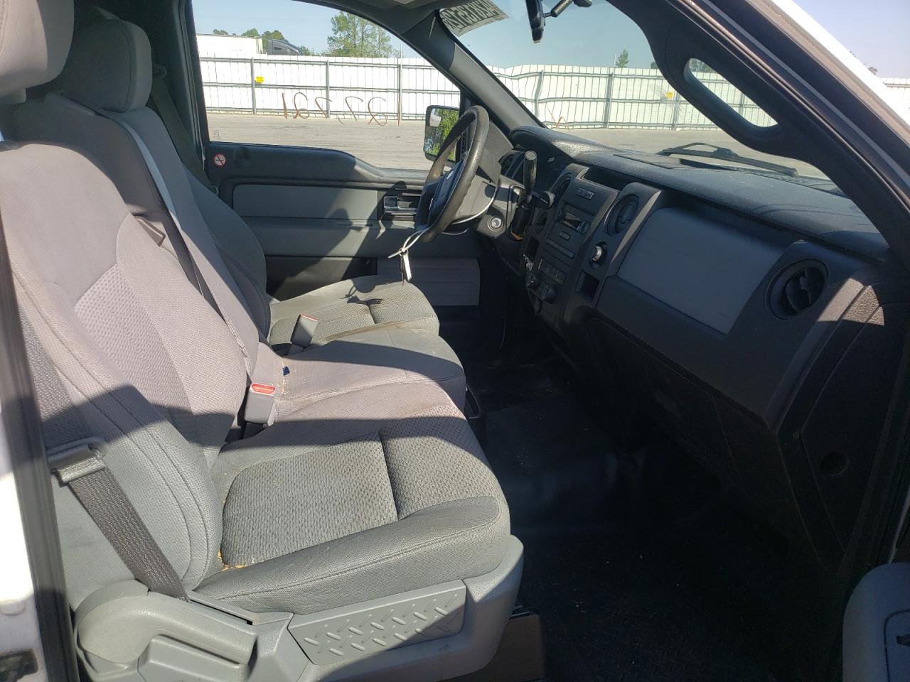 Photo 5 from auction – 2014 FORD F150 with VIN 1FTMF1CM0EKD82661